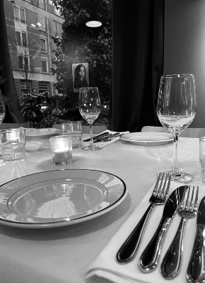 Gedekte tafel in CACHÉ Gedekte tafel in privé restaurant CACHÉ - close-up